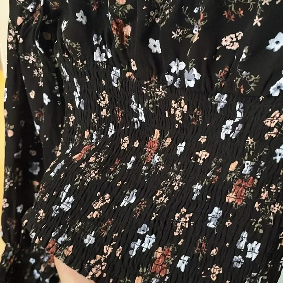 Dynamite Crop Top - Picture 3 of 4